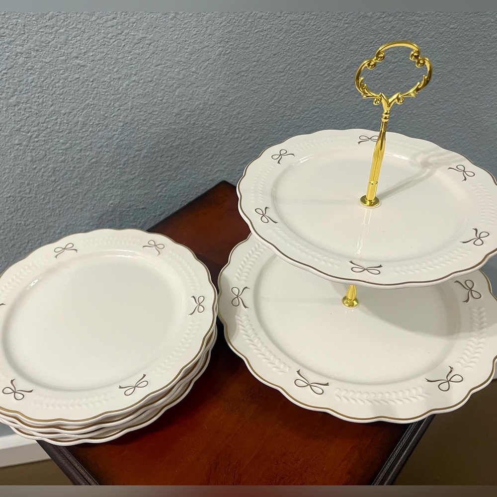 Viral Gold Bow Tiered Tray and Plate Set